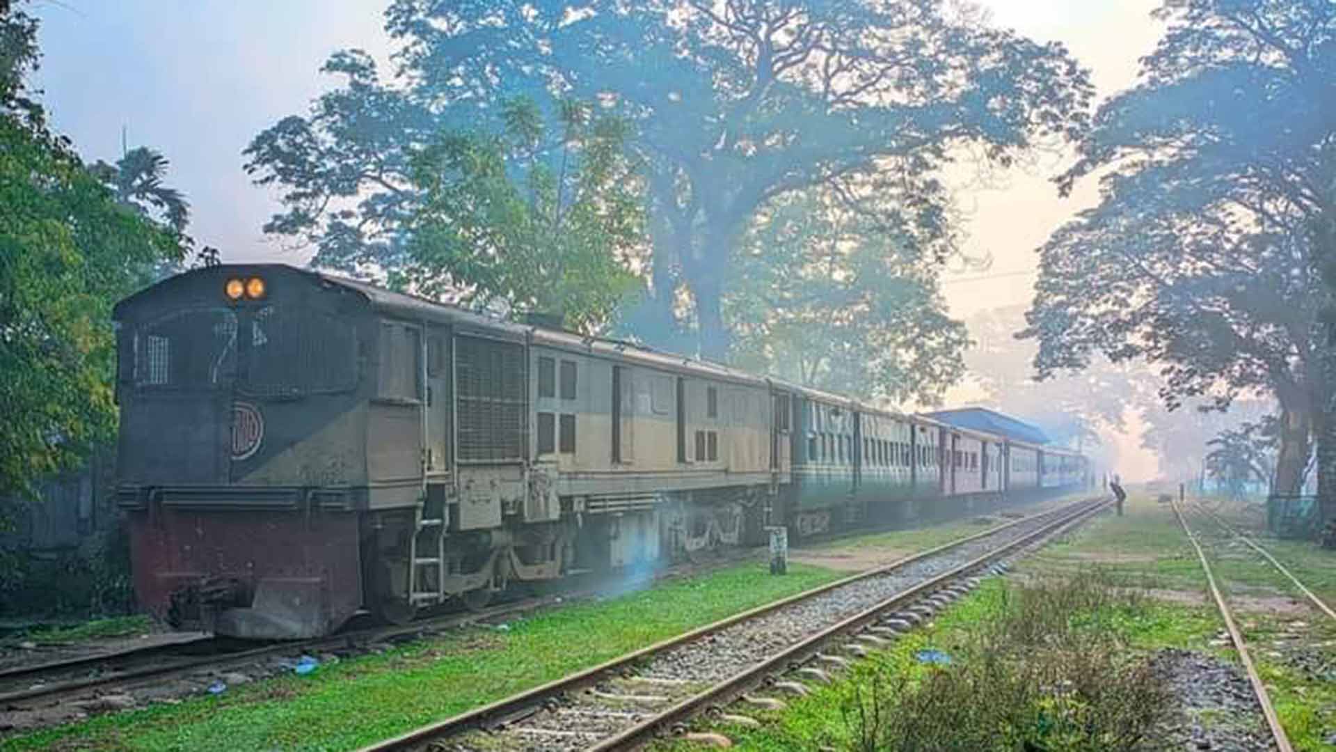 প্রায় ২৭ ঘণ্টা পর ঢাকা-ময়মনসিংহ রুটে ট্রেন চলাচল শুরু