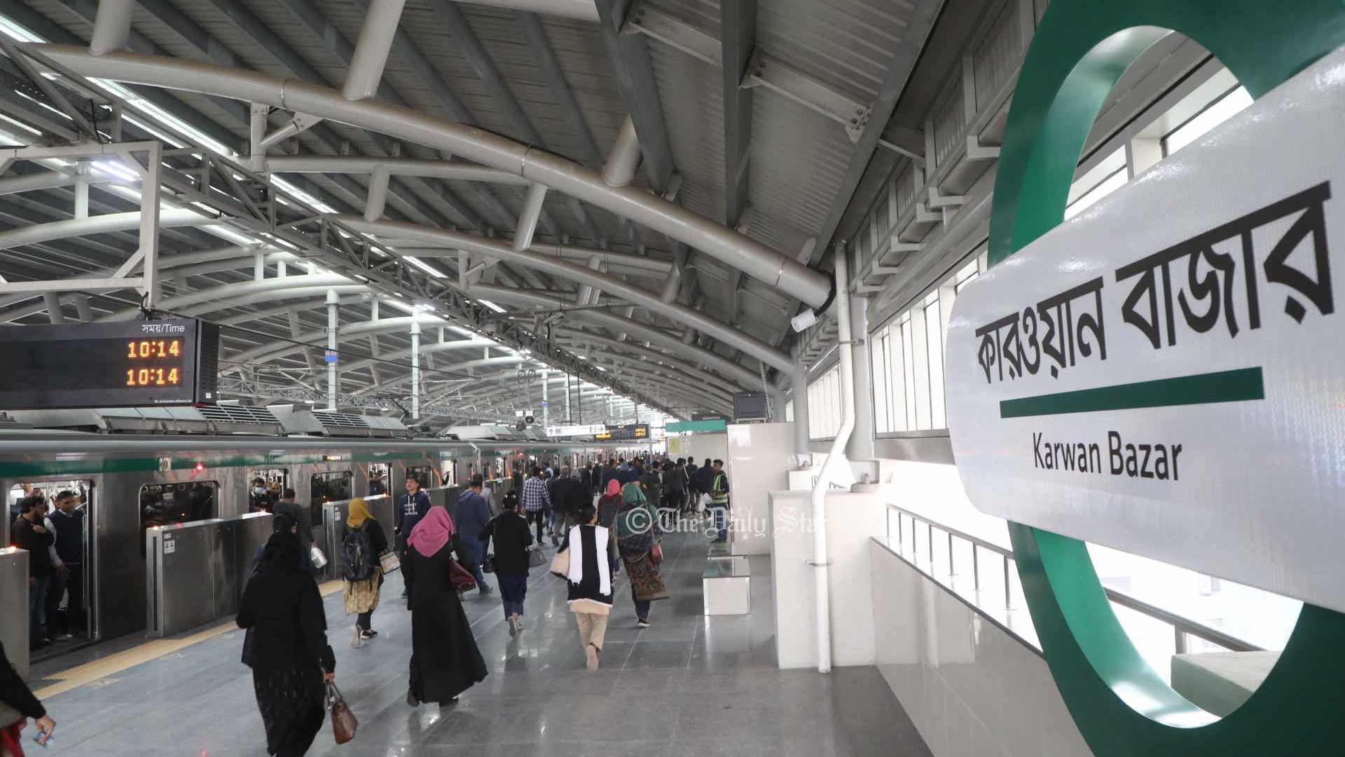 উত্তরা থেকে মতিঝিল সব স্টেশনে থামছে মেট্রোরেল