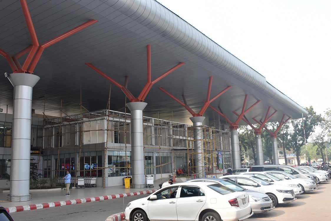 ঘন কুয়াশায় সৈয়দপুর বিমানবন্দরে সাড়ে ৫ ঘণ্টা ফ্লাইট ওঠানামা বন্ধ