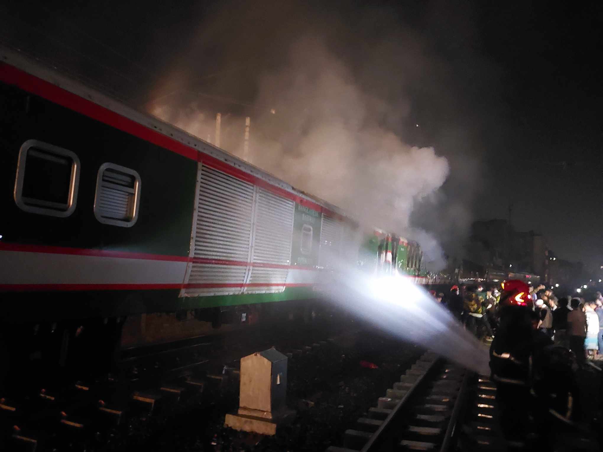 গোপীবাগে ট্রেনে আগুন: নিহত ১