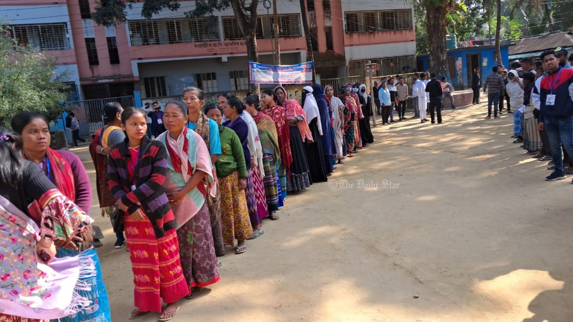 ভোট দেওয়া ভোটারদের দিয়েই লাইন