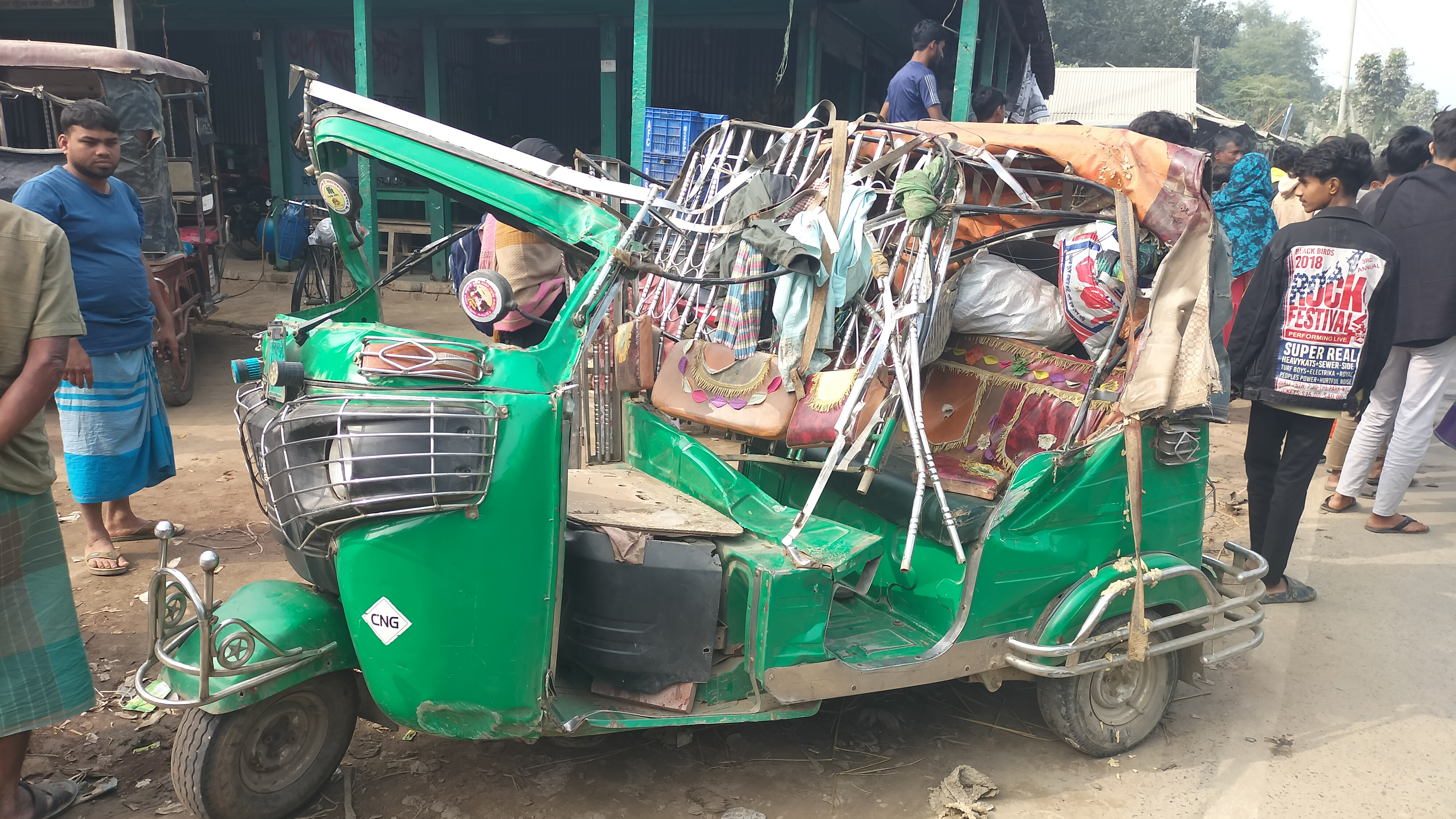 মানিকগঞ্জে ট্রাক-অটোরিকশা মুখোমুখি সংঘর্ষে শিশুসহ নিহত ৩
