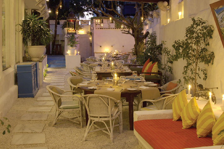 মুম্বাইয়ের যেসব রেস্তোরাঁয় বসে বলিউড তারকাদের মিলনমেলা