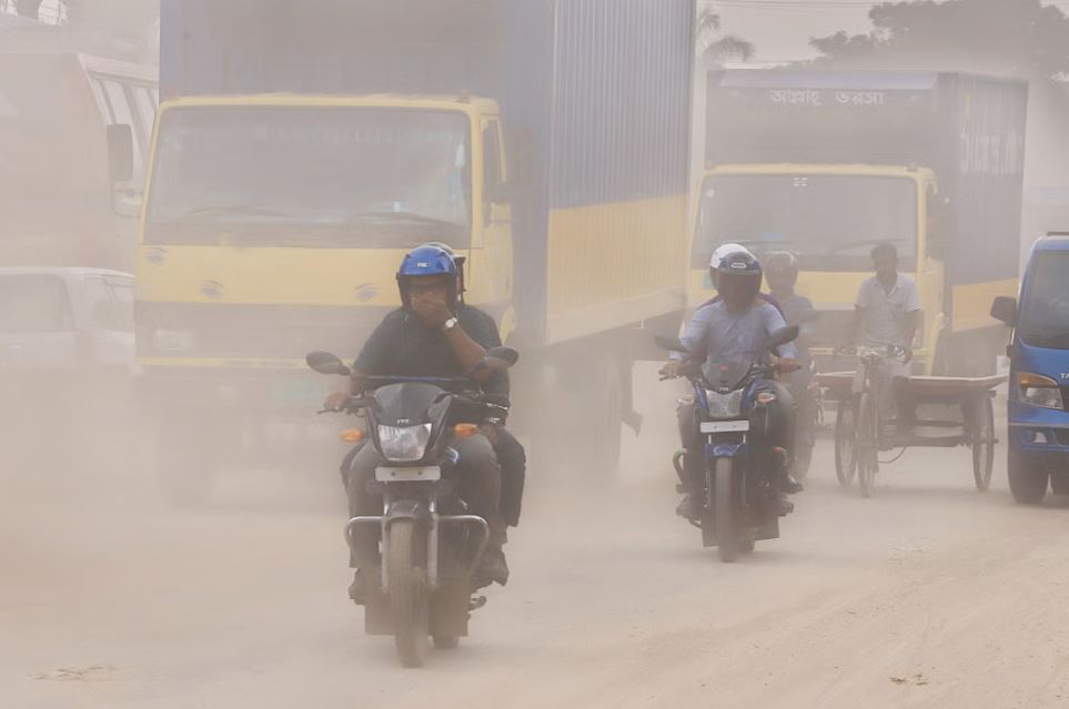 বায়ুদূষণ কমাতে পরিকল্পনা থাকলেও বাস্তবায়নে পিছিয়ে সরকার