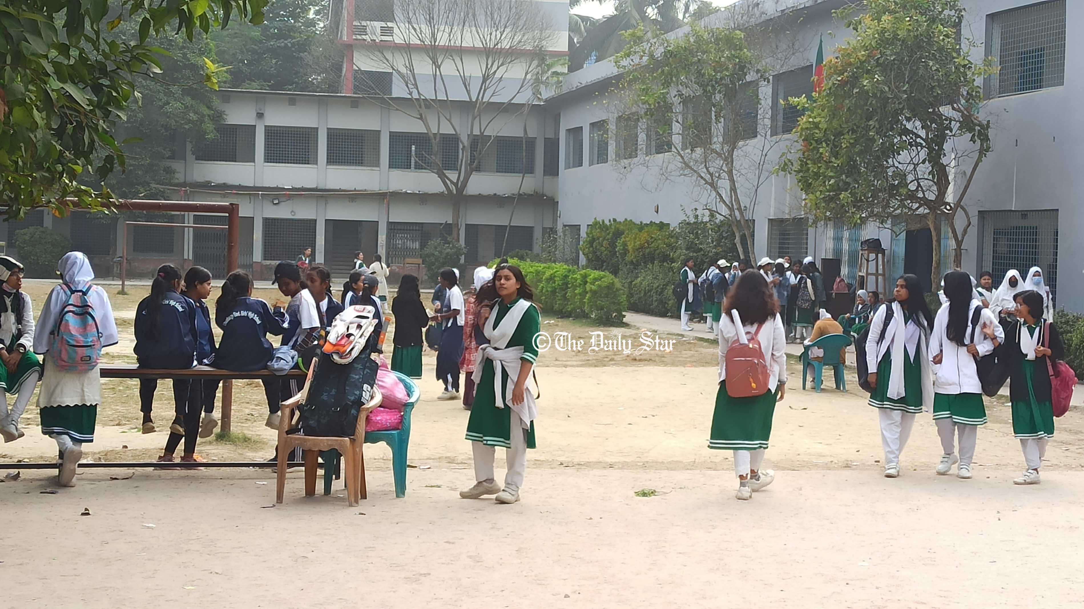 তাপমাত্রা ১০ ডিগ্রির নিচে, তবু স্কুল খোলা