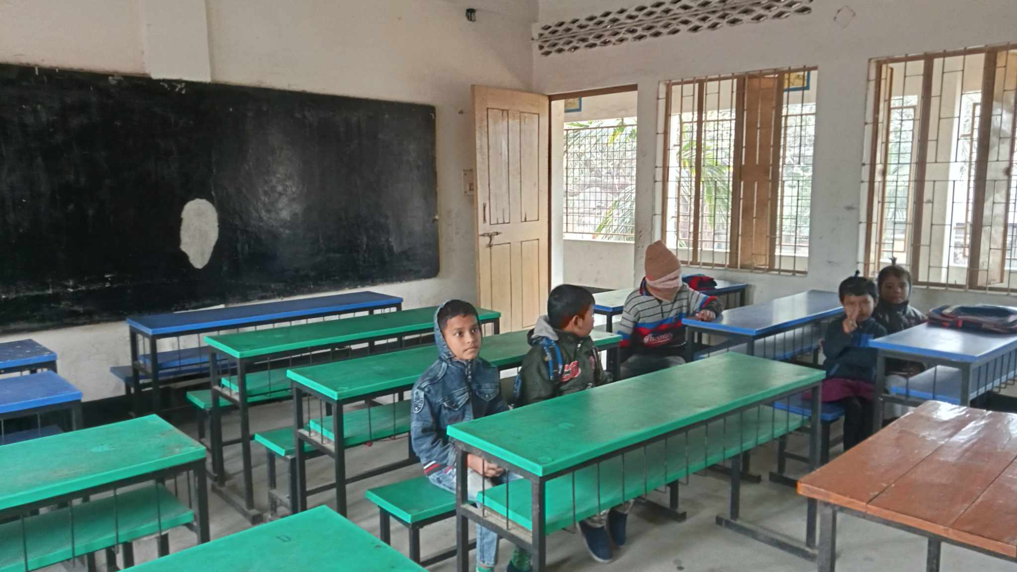 দিনাজপুরে সর্বনিম্ন তাপমাত্রা ৮ ডিগ্রি, তবুও স্কুল খোলা