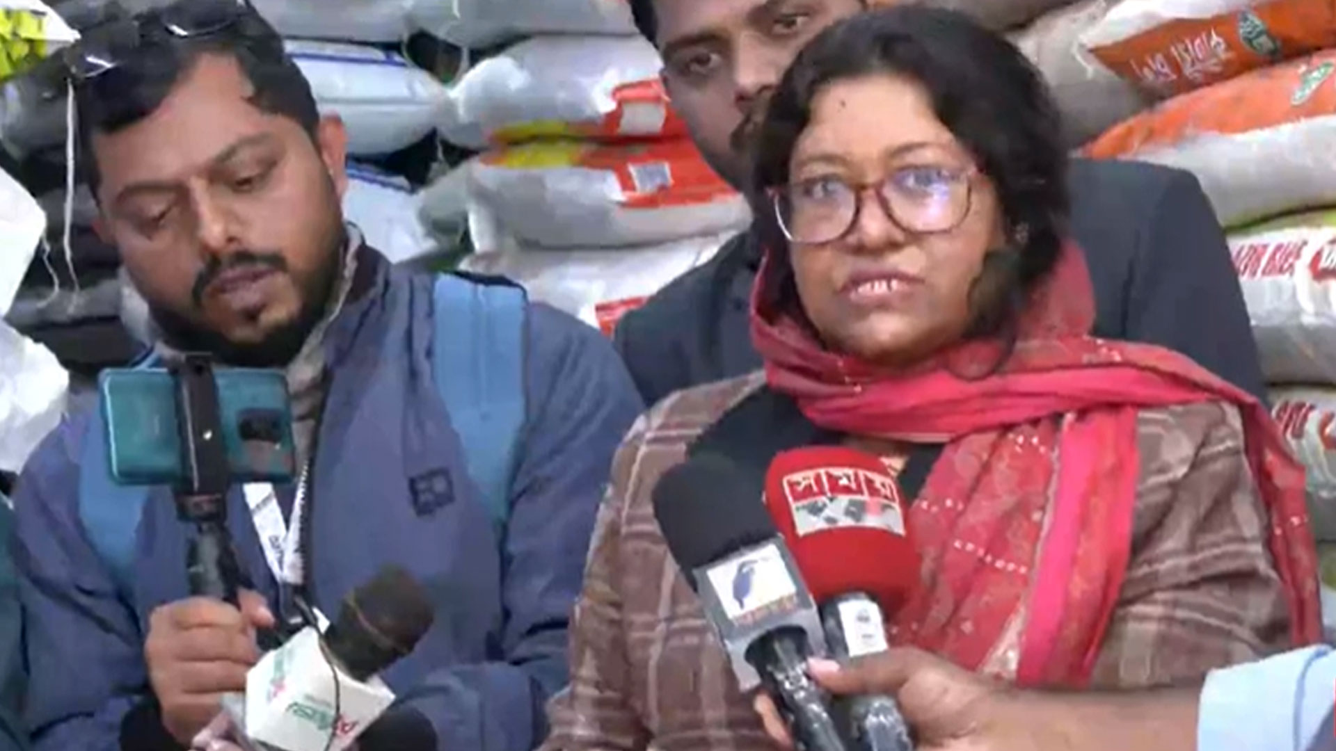 মিরপুর চালের আড়তে অভিযান: মজুতের তথ্য যথাযথভাবে সংরক্ষণ করা হচ্ছে না