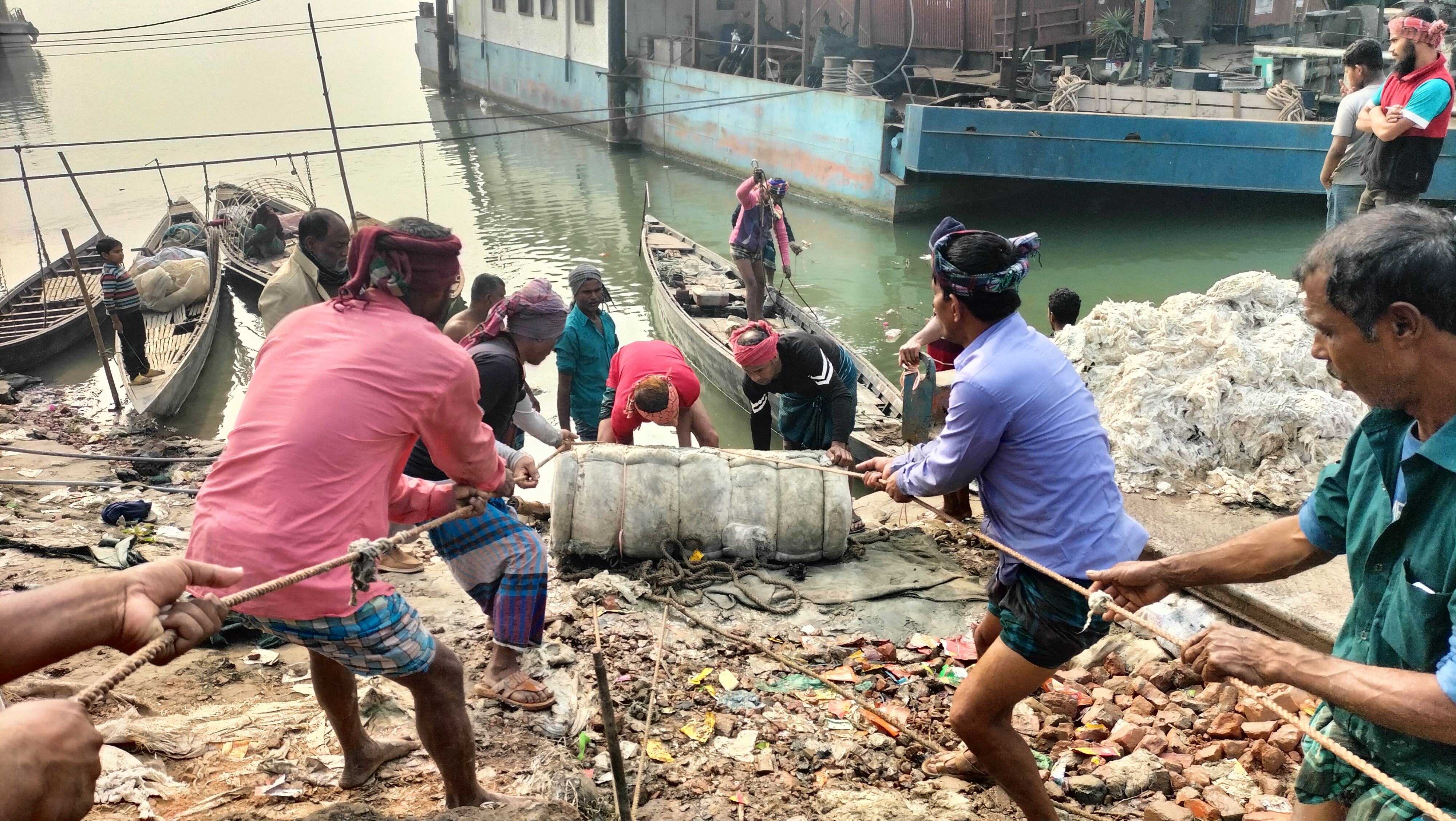 ২ দিনে কিছুই উদ্ধার করতে পারেনি হামজা-রুস্তম-প্রত্যয়