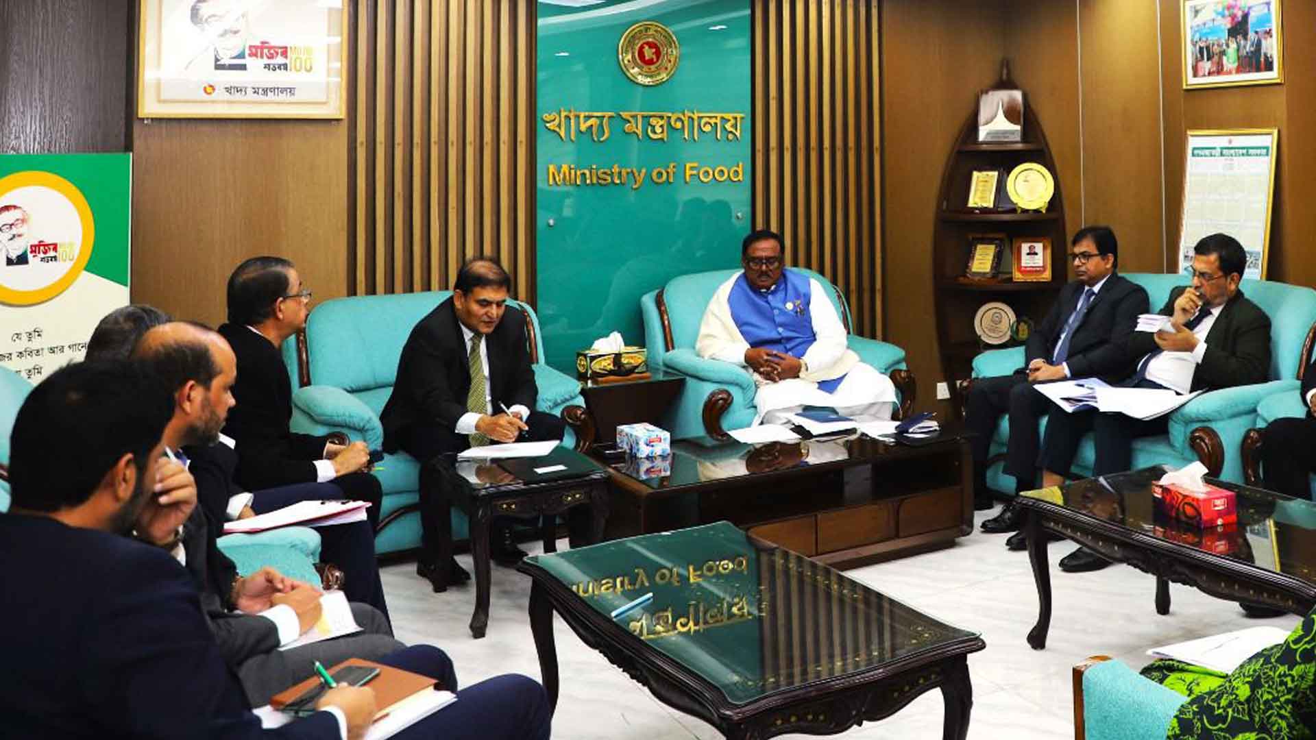 করপোরেট প্রতিষ্ঠান প্রতিযোগিতা করে ধান কিনে অবৈধ মজুত করলে ব্যবস্থা: খাদ্যমন্ত্রী