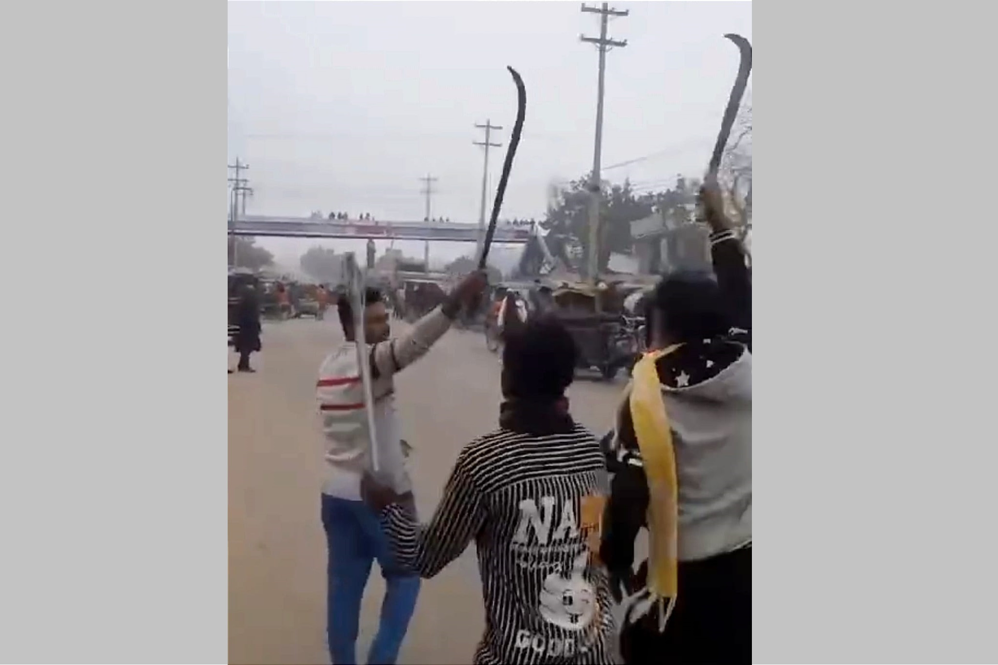 নাটোরে দেশীয় অস্ত্র হাতে যুবলীগের মিছিল