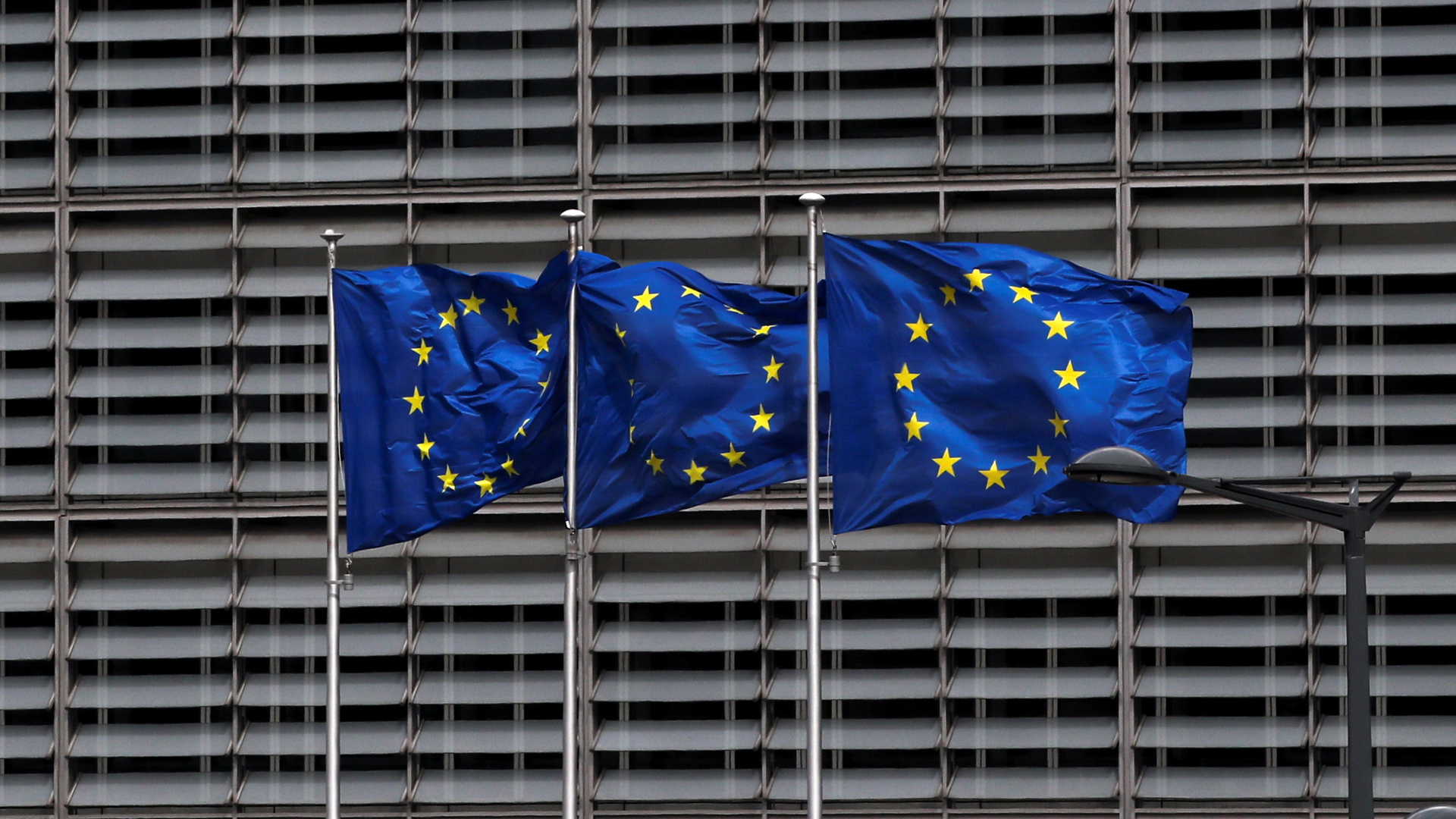 প্রথমবার ইইউ’র নিষেধাজ্ঞার আওতায় পড়তে যাচ্ছে রাশিয়ার গ্যাস