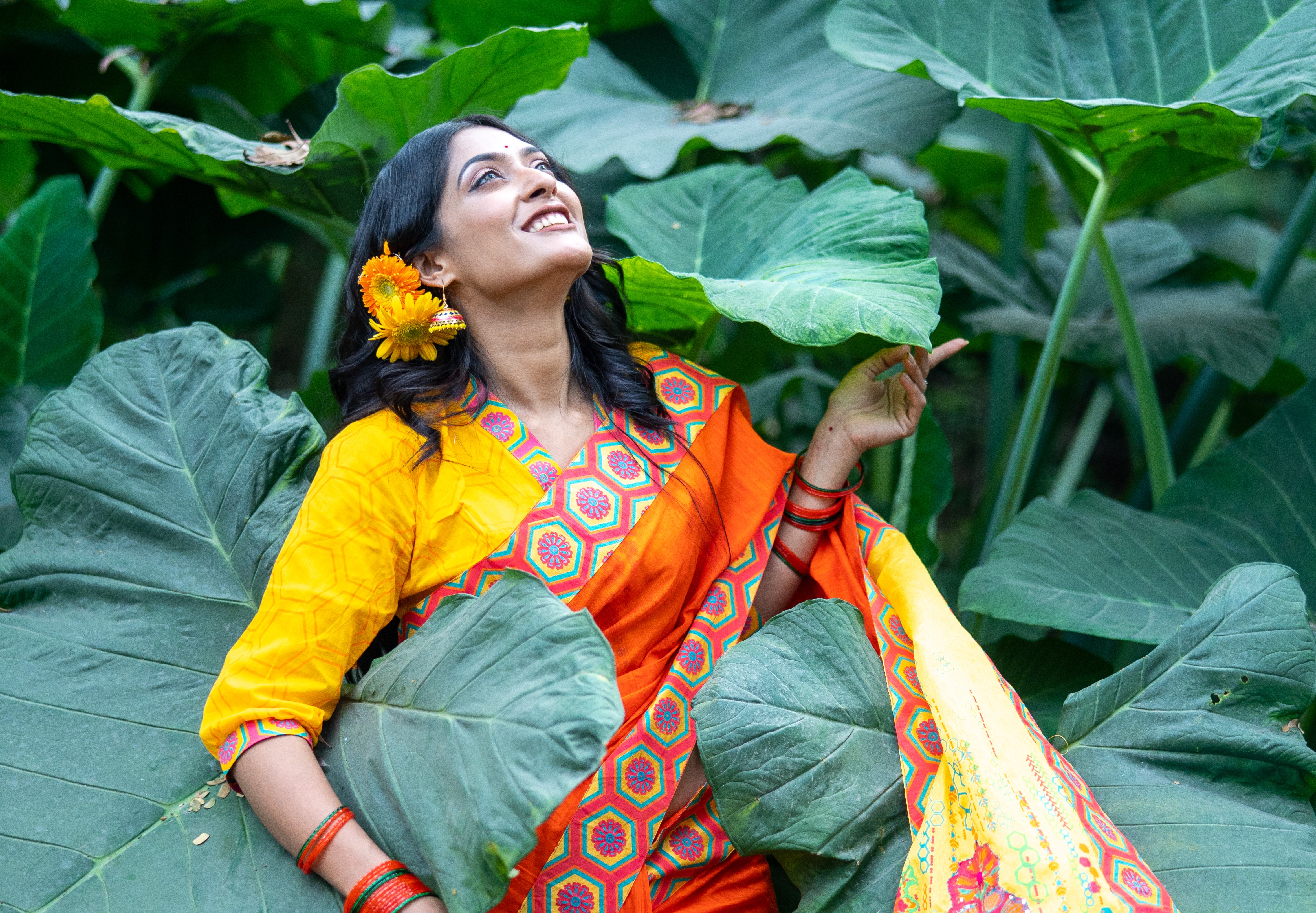 প্রকৃতির রঙে বসন্ত বরণ: কেমন পোশাক, কেমন সাজ