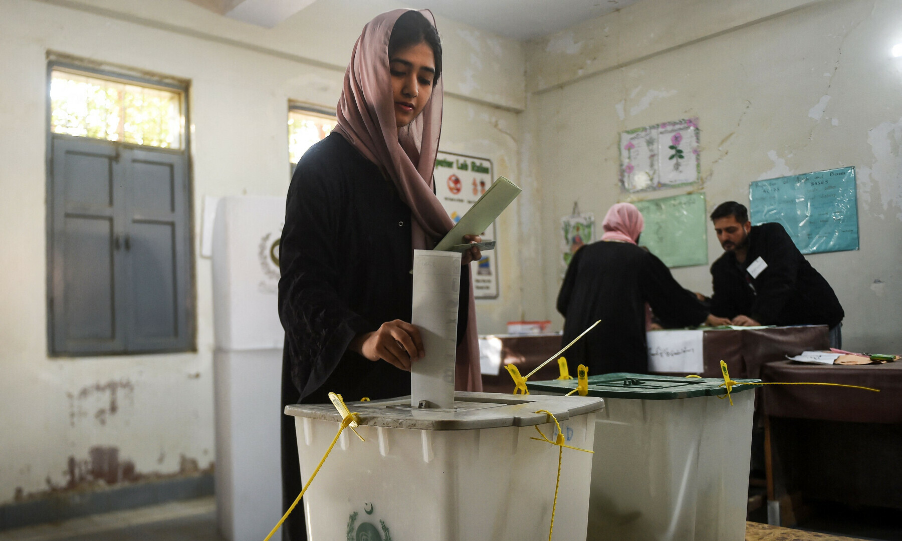 পাকিস্তানের সাধারণ নির্বাচন: জয়ী দলকে যেসব সমস্যার মুখোমুখি হতে হবে