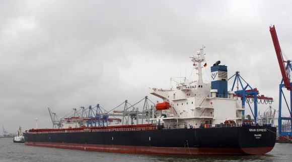 এবার ইরানগামী জাহাজে হুতিদের ক্ষেপণাস্ত্র হামলা