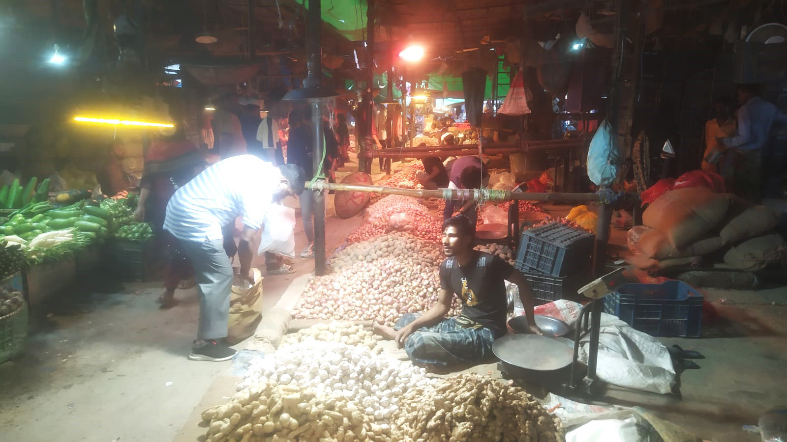 ‘বাজারে গেলে হিসাব মেলে না’