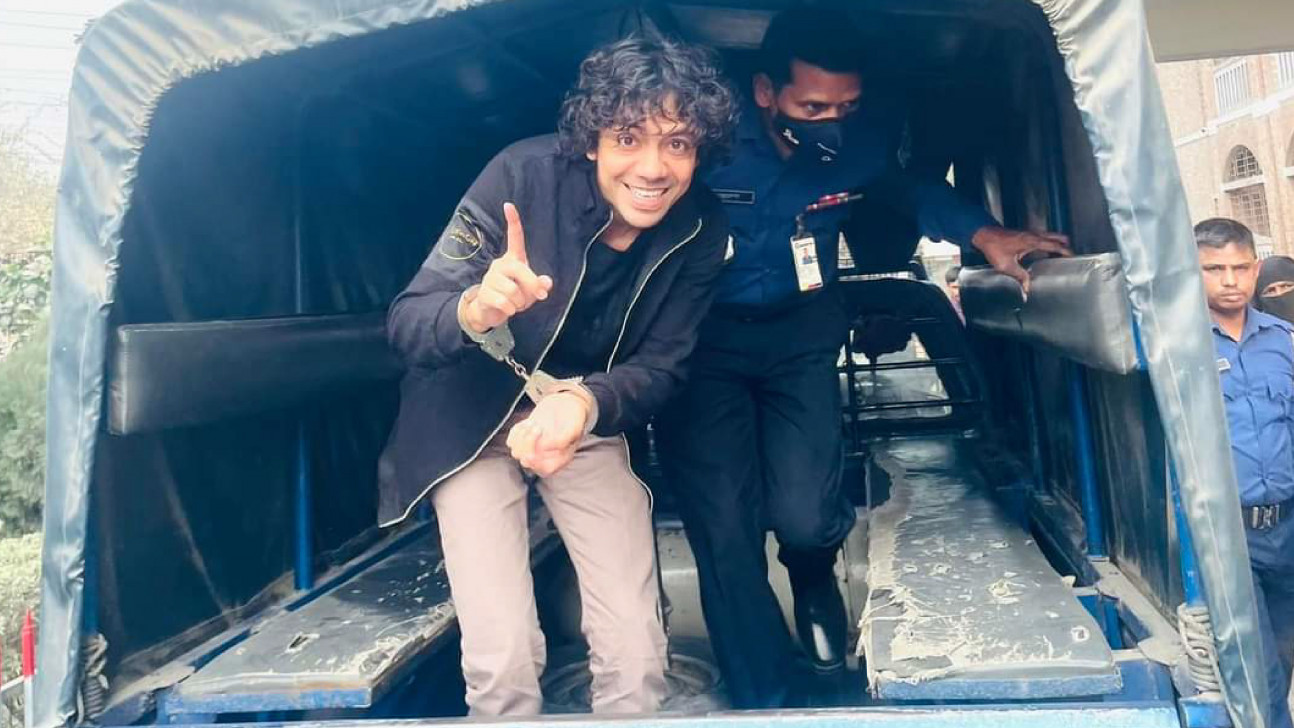 নগরীর সমস্যা নিয়ে পোস্টার: জামিন পেলেন কবি শামীম আশরাফ