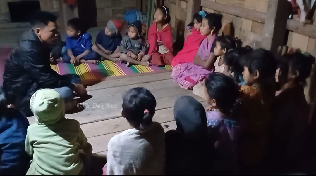 যে ভাষা বেঁচে আছে ৭ জনের মুখে