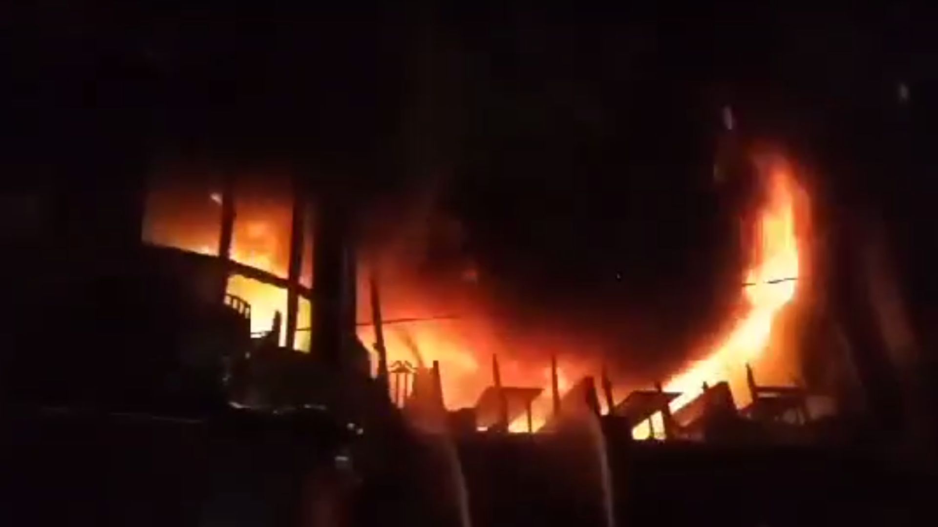 বেইলি রোডে কাচ্চি ভাই রেস্টুরেন্টে আগুন