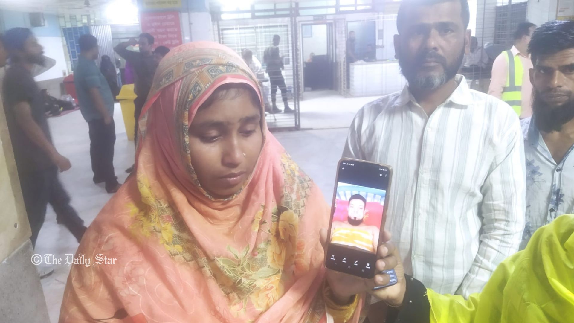 ‘চর্তুদিকে আগুন, আমার জন্য দোয়া করো’