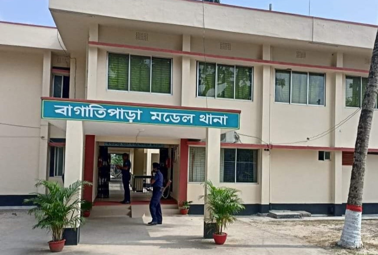 শিক্ষকের কাছ থেকে ‘জব্দ করা’ মাদক গেল কোথায়