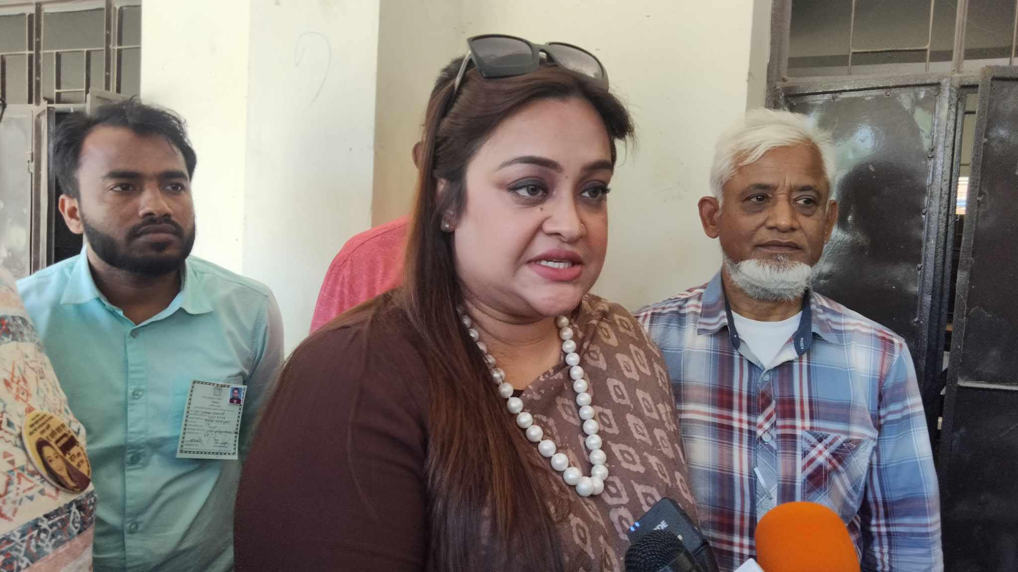 ‘অনেকেই অতিথি পাখির মতো আসে, এজেন্ট দেওয়ার সক্ষমতাও নেই’