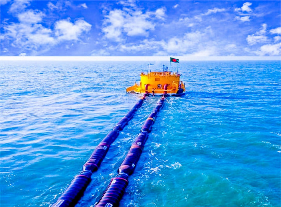 সাগরের তলদেশের পাইপলাইন দিয়ে ক্রুড অয়েল আসছে ইস্টার্ন রিফাইনারিতে