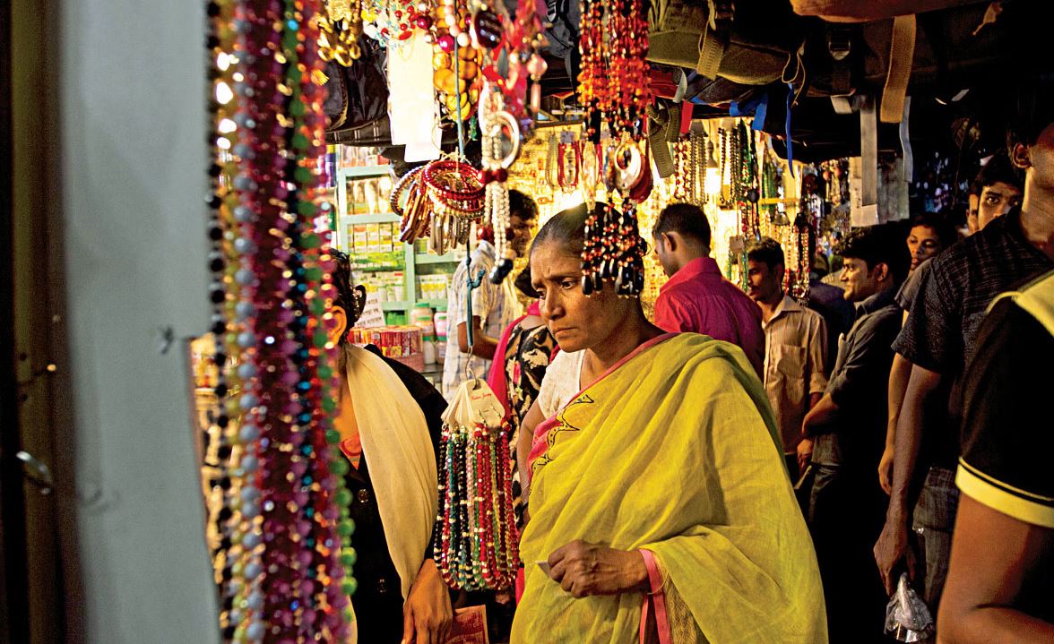 ঢাকায় বাজেট শপিং