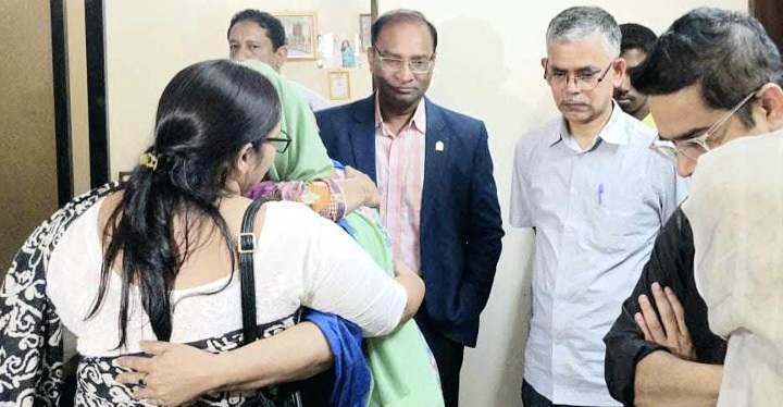 অবন্তিকার মায়ের সঙ্গে আড়াই ঘণ্টা কথা বলেছে তদন্ত কমিটি