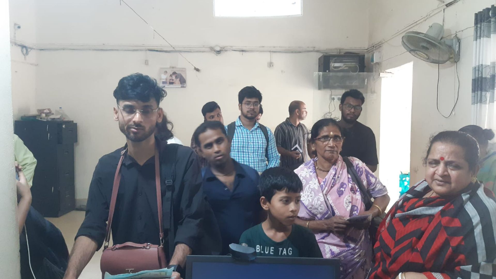 আগরতলায় সার্ভারে ত্রুটি, আখাউড়া দিয়ে যাত্রী পারাপার বন্ধ