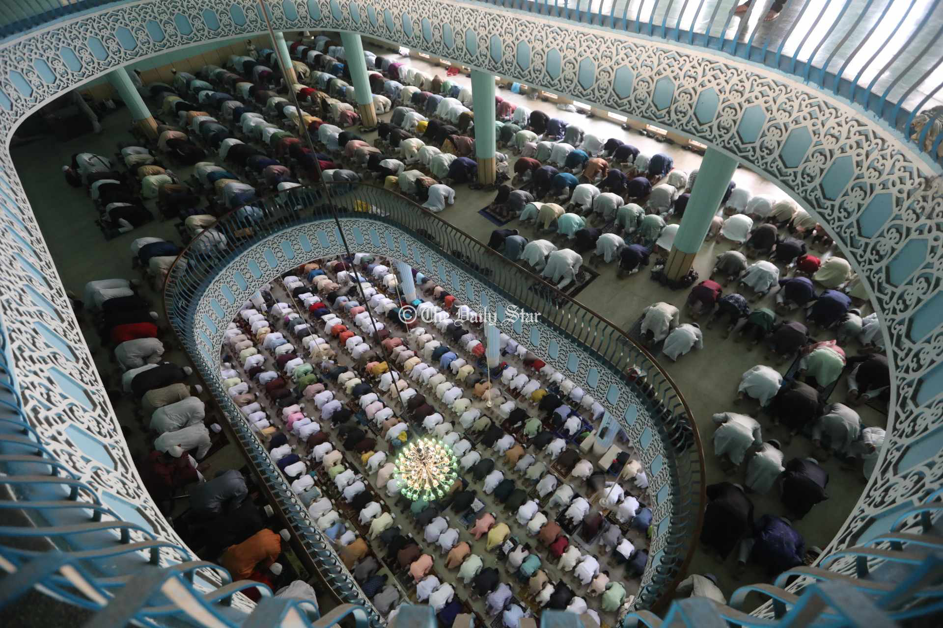 বায়তুল মোকাররমে ঈদের প্রথম জামাত অনুষ্ঠিত