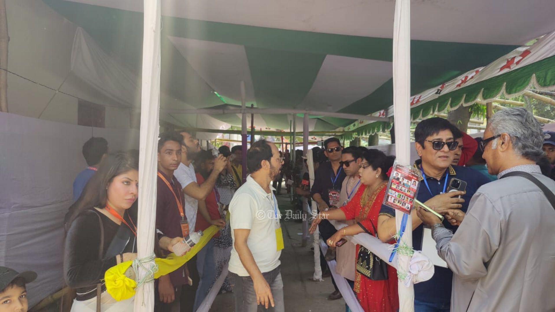 শিল্পী সমিতির ভোটে নেই তারকাশিল্পীরা, নায়ক রুবেলের ক্ষোভ