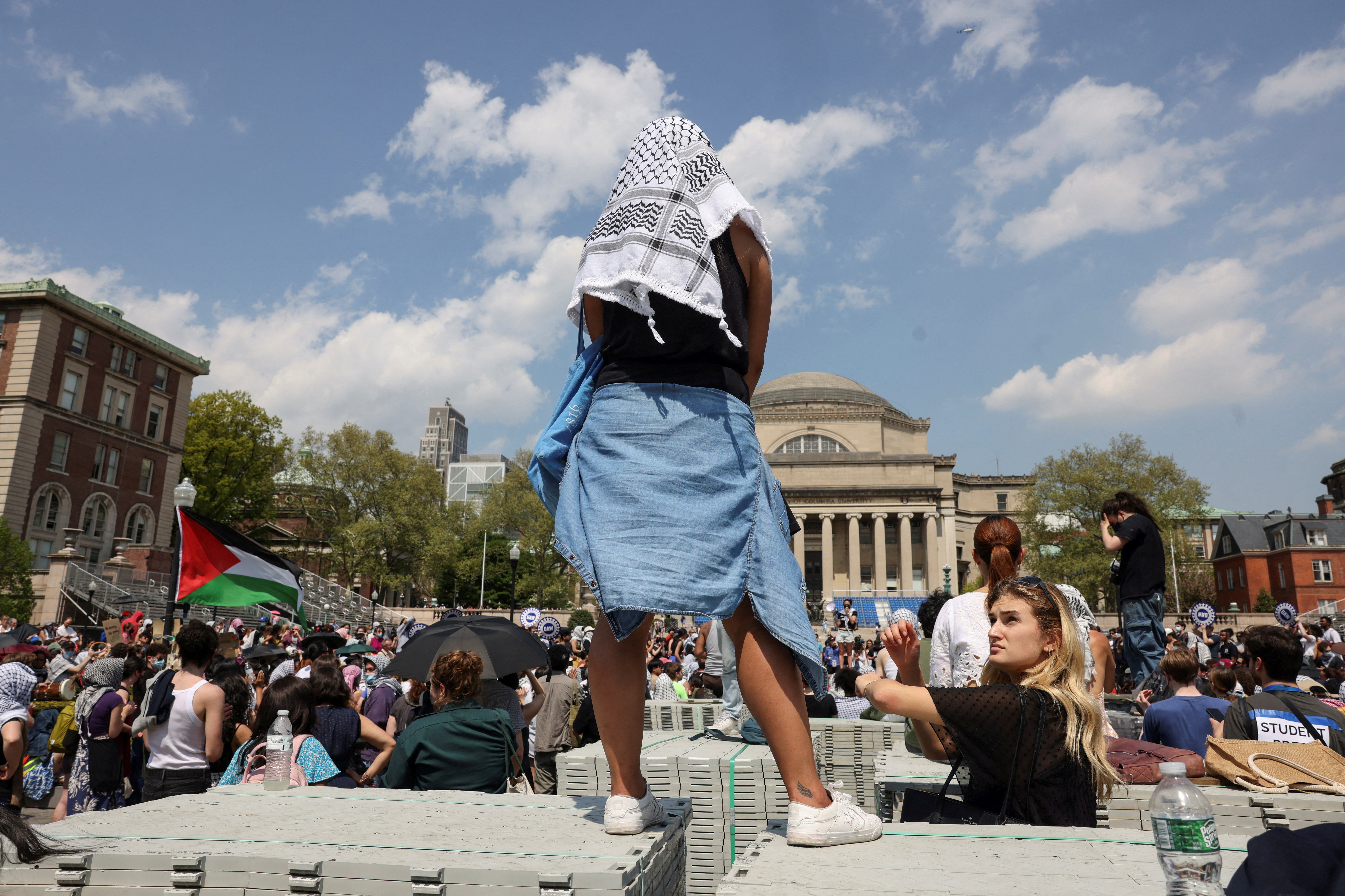 কলাম্বিয়া বিশ্ববিদ্যালয়: বহিষ্কার সত্ত্বেও আন্দোলন চালিয়ে যাওয়ার অঙ্গীকার শিক্ষার্থীদের