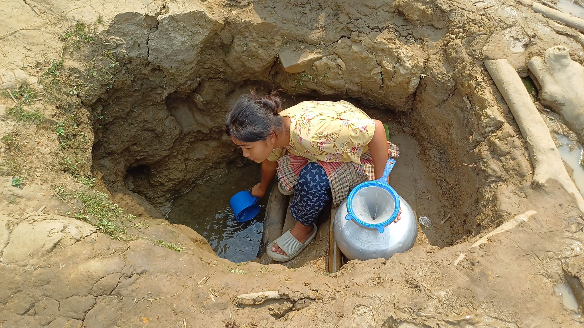 তাপদাহের মধ্যে পাহাড়ে বিশুদ্ধ পানির সংকট