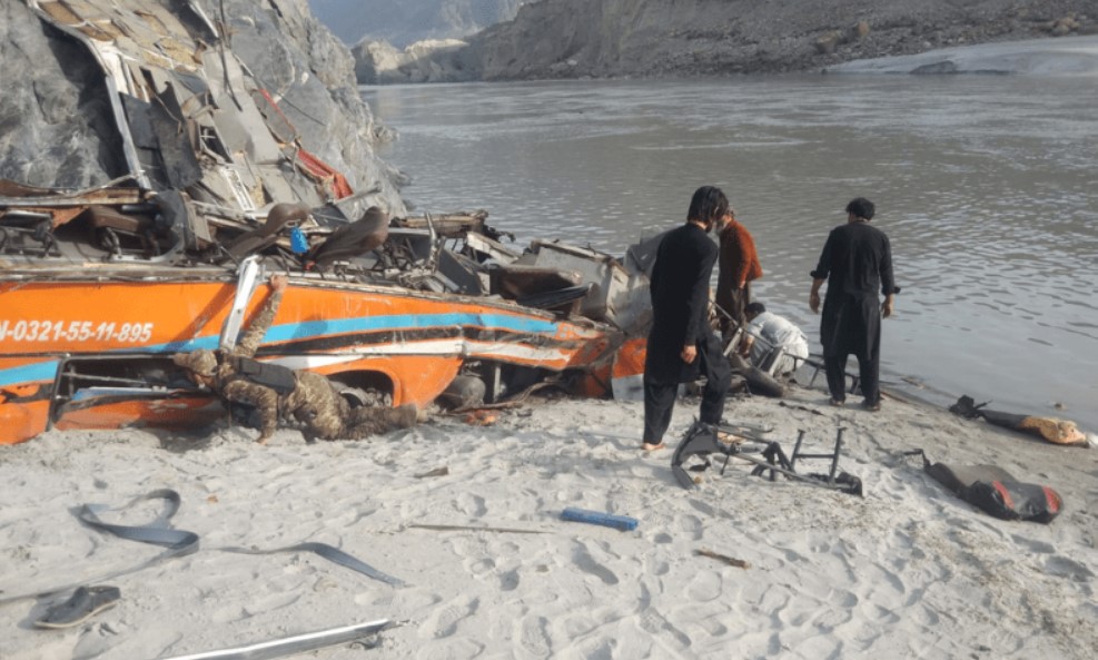 পাকিস্তানে বাস দুর্ঘটনায় নিহত অন্তত ২০, আহত ২১