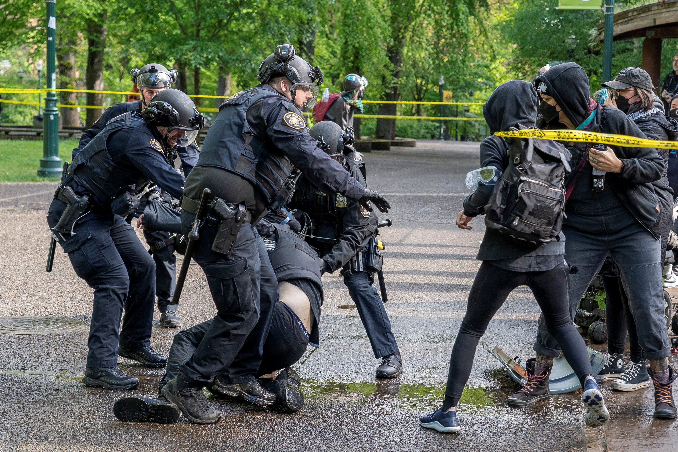 ১৮ দিনের বিক্ষোভে ৪৭ ক্যাম্পাসে ৬১ সহিংসতার ঘটনা, গ্রেপ্তার অন্তত ২৪০০