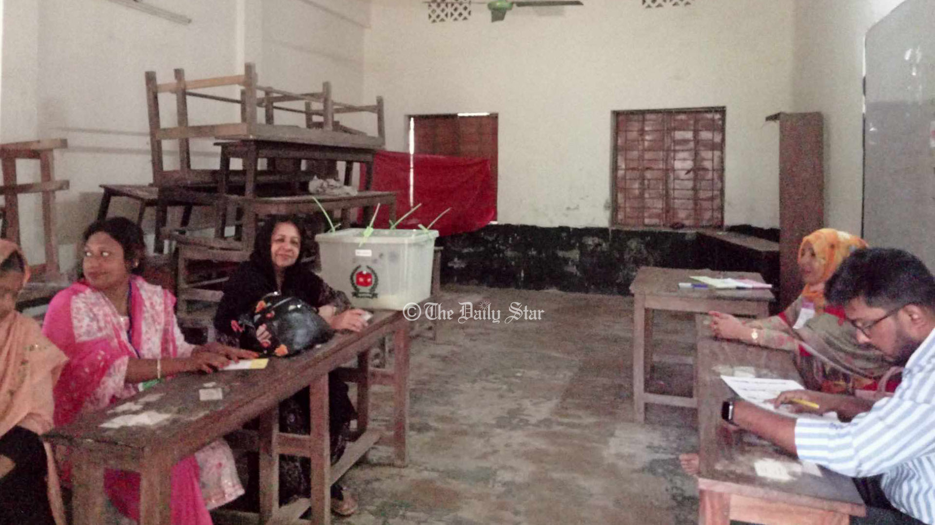 উপজেলা নির্বাচনের প্রথম ধাপের ভোট গ্রহণ চলছে