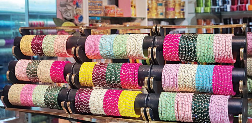 ফ্যাশনে কাচের চুড়ির ফিরে আসা