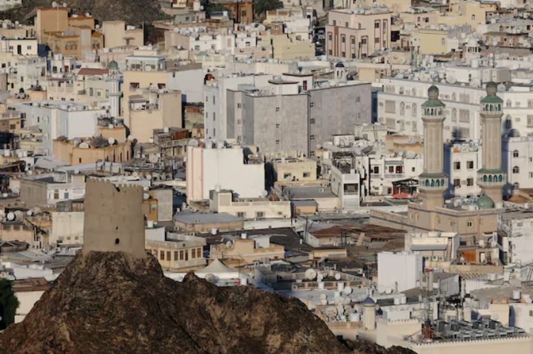 ৭ মাসের নিষেধাজ্ঞার পর বাংলাদেশিদের ১২ ক্যাটাগরির ভিসা দেবে ওমান