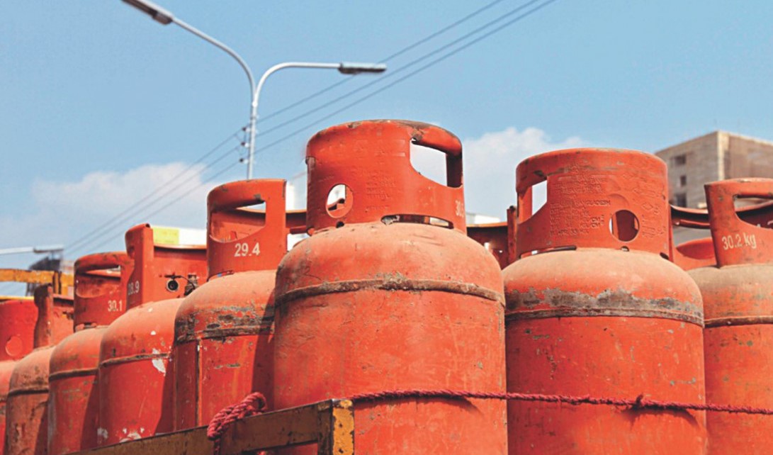 ১২ কেজি এলপিজির দাম ৪ টাকা বেড়ে ১৪৫৯