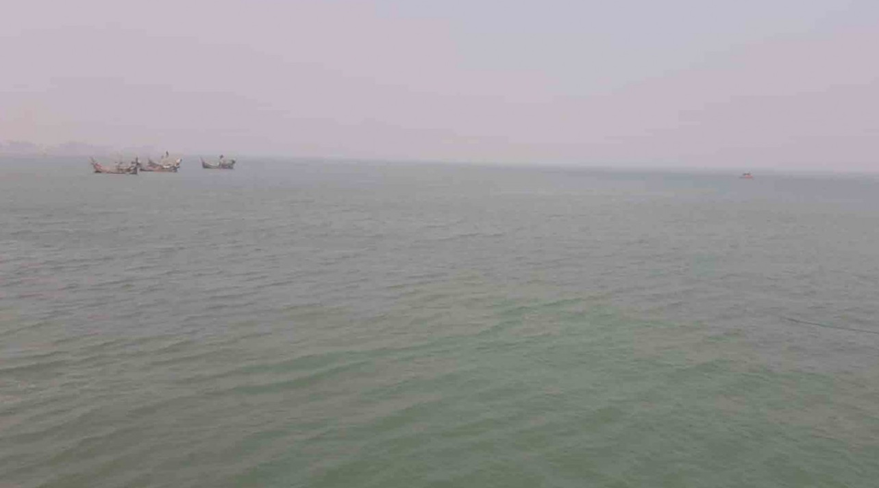 মিয়ানমারের বিস্ফোরণের শব্দে কেঁপে উঠছে শাহপরীর দ্বীপ