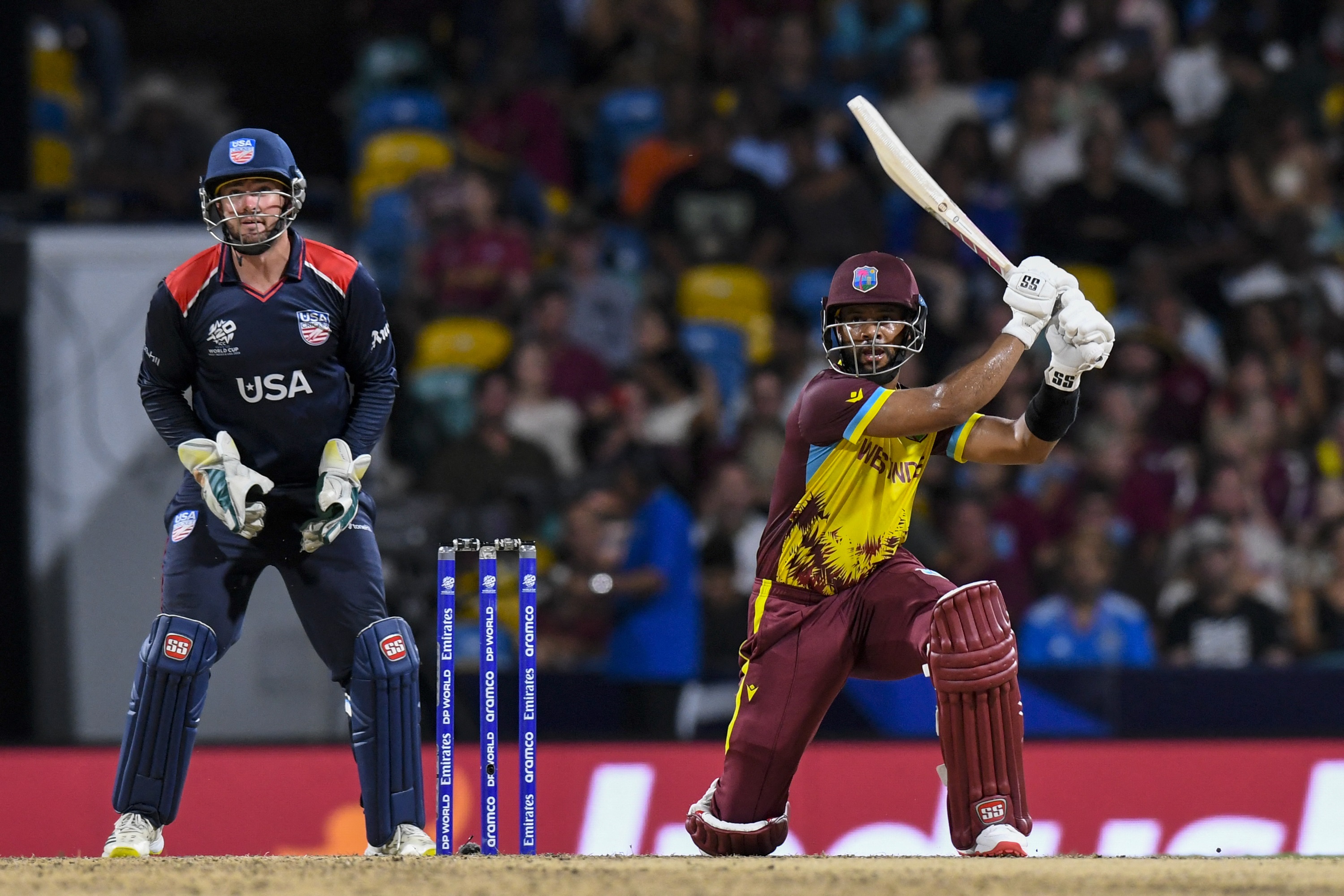 রাসেল-আলজারির চূড়ায় ওঠার ম্যাচে হোপের তাণ্ডবে উইন্ডিজের রেকর্ড জয়