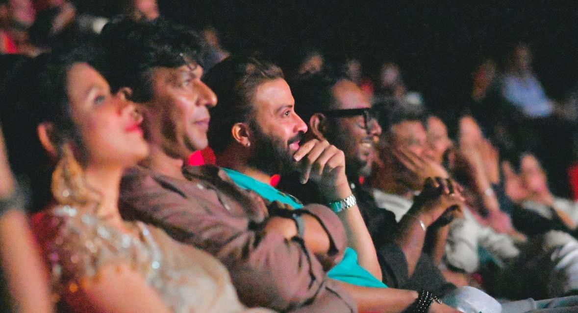 একসঙ্গে 'তুফান' দেখলেন শাকিব-চঞ্চল-শুভ