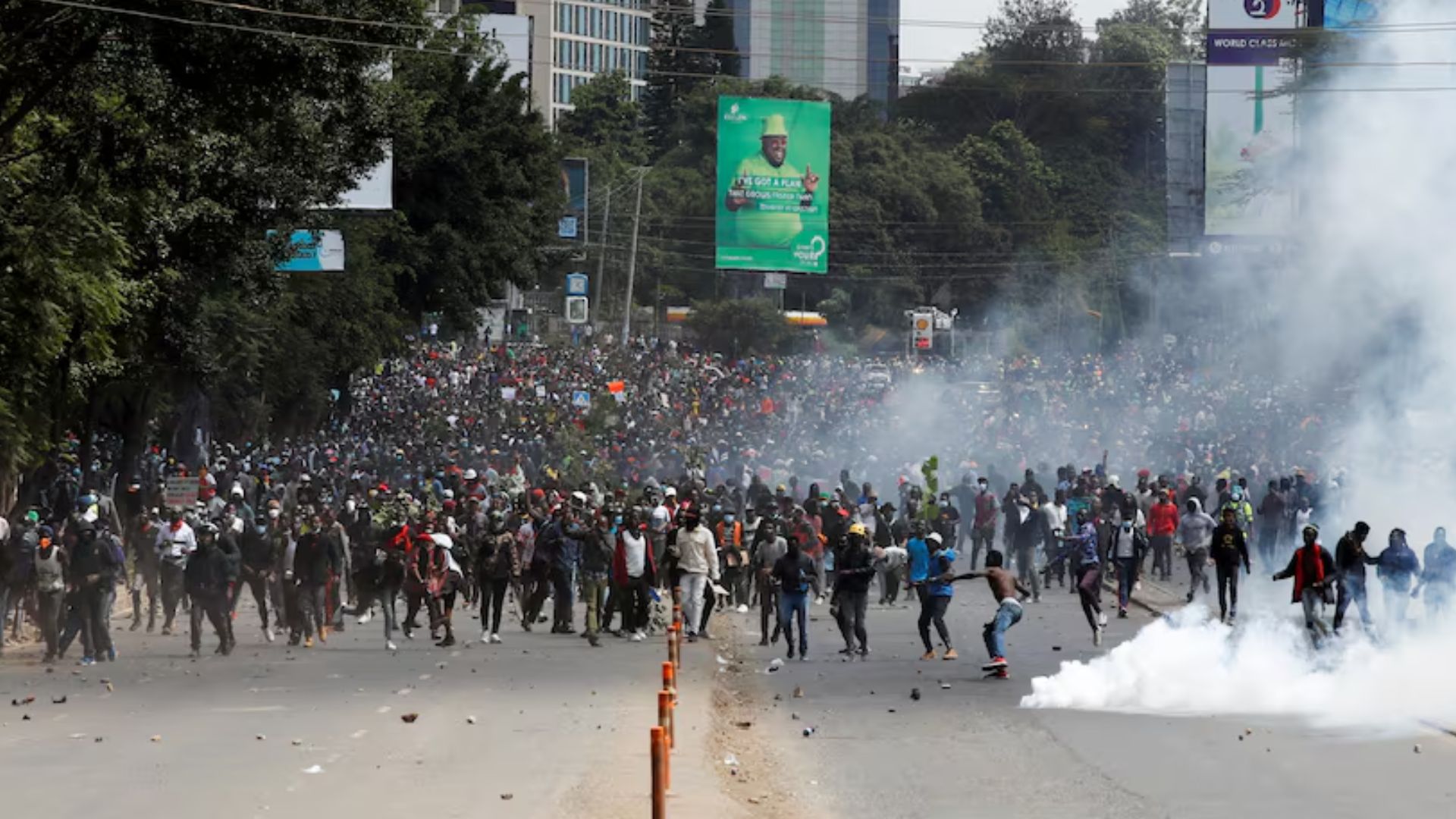কেনিয়ায় নতুন কর আইনের প্রতিবাদে বিক্ষোভে পুলিশের গুলি, নিহত অন্তত ১০