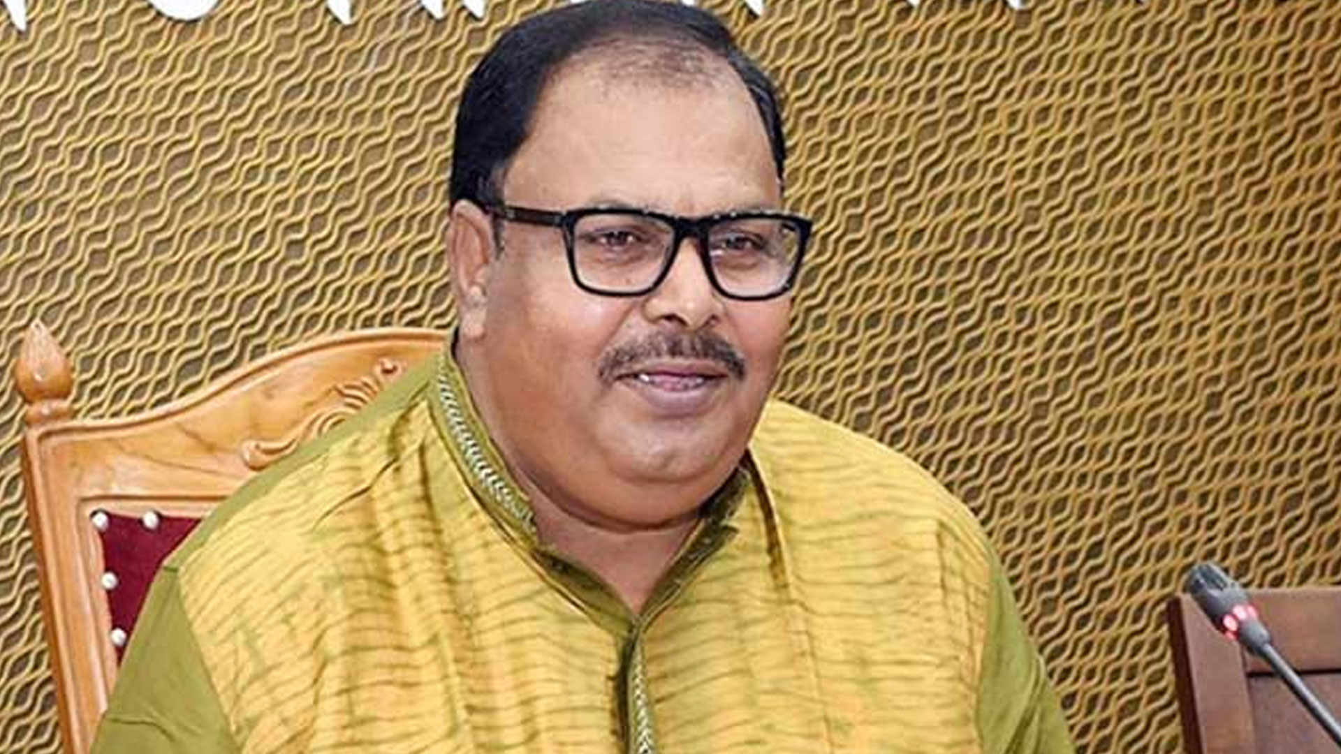 পিস্তল উঁচিয়ে প্রতিবেশীকে হুমকির অভিযোগে সাবেক প্রতিমন্ত্রী জাকিরের বিরুদ্ধে জিডি