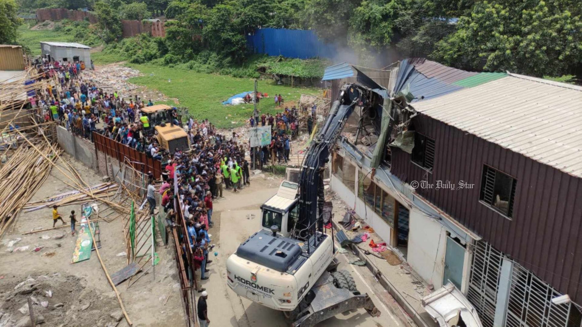 মোহাম্মদপুরের ‘সাদিক অ্যাগ্রো ফার্ম’ উচ্ছেদে ডিএনসিসির অভিযান