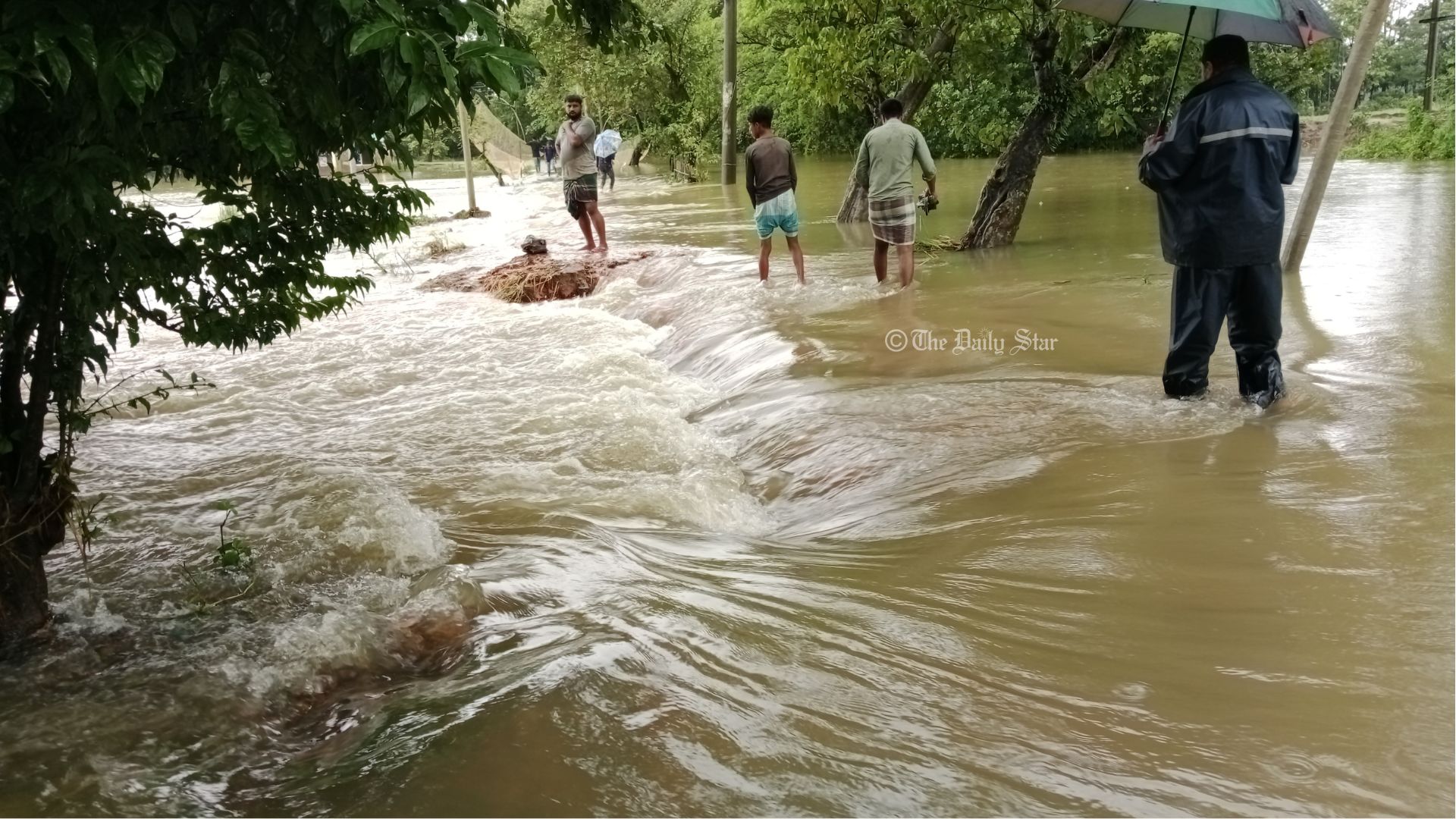 সিলেটে বন্যায় দুর্ভোগ বাড়ছে, আশ্রয়কেন্দ্রে ১৬ হাজার ২৭১ জন