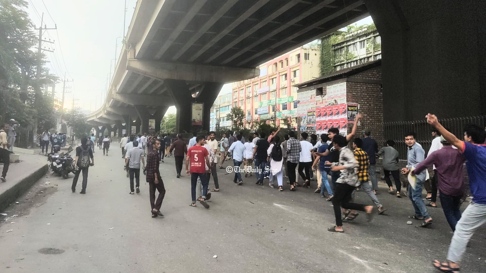 চট্টগ্রামে আন্দোলনরত শিক্ষার্থীদের ওপর ছাত্রলীগের হামলা