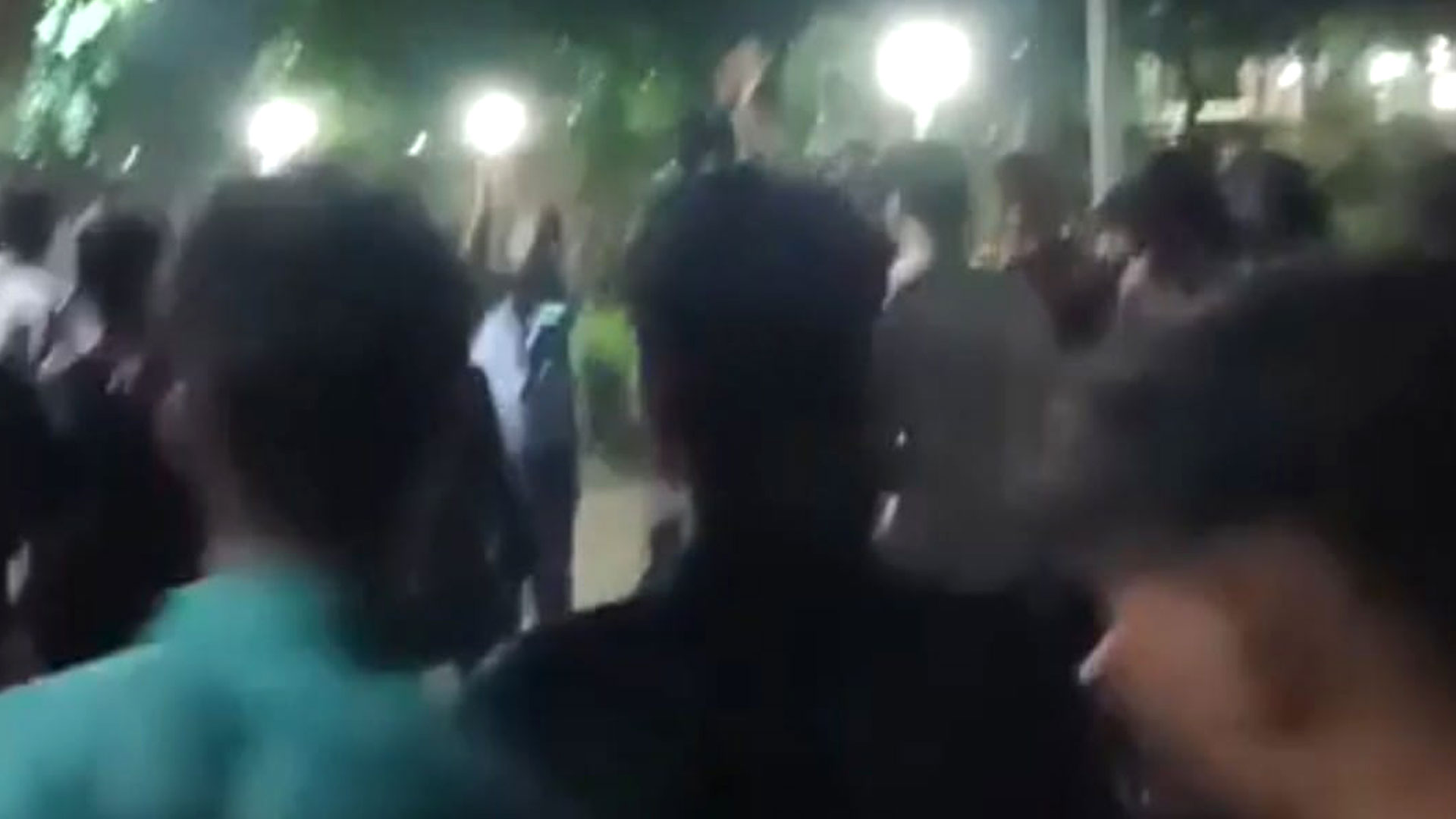 জাবিতে আন্দোলনকারী শিক্ষার্থীদের ওপর ফের ছাত্রলীগ নেতাকর্মীদের হামলা