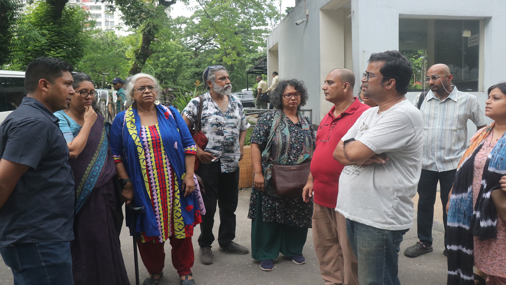 তিন সমন্বয়কের খোঁজে ডিবি কার্যালয়ে ১২ শিক্ষক, দেখা করলেন না হারুন