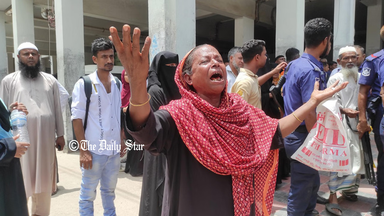 ‘ও পুলিশ ভাই আমার নাতিডা নির্দোষ, রাজনীতি করে না’